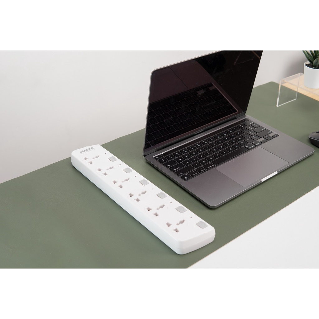 [OPEN BOX] [C] Jaguar Electronics Power Strip 6-Gang With 6 Switches - White